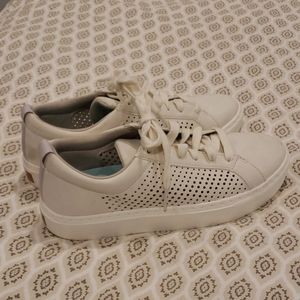 Dr. Scholls sneakers